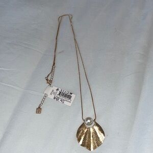 Michelle McDowell! Elegant Gold Pendant Necklace with Pearl Accent